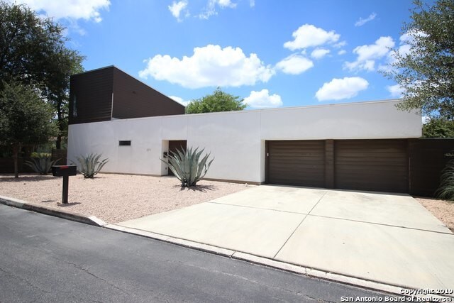 Building Photo - 371 Everest St