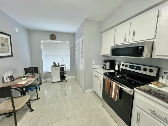 Foto del edificio - 4570 NW 18th Ave