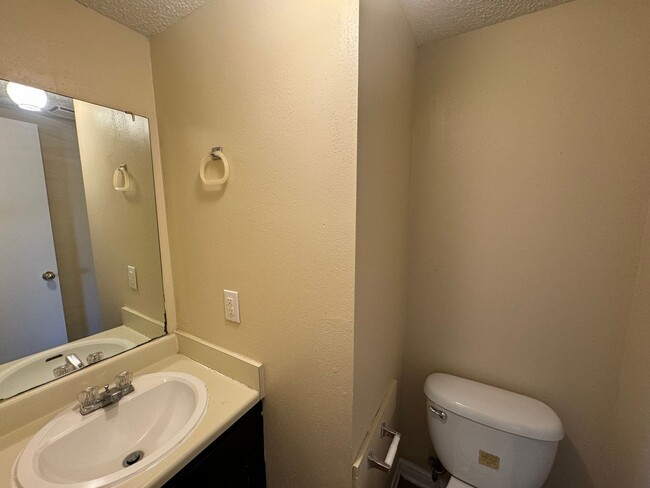 Foto del edificio - 4808 Rainbow Cir