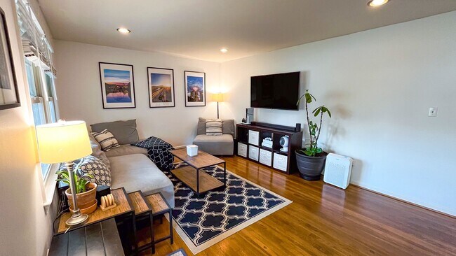 Building Photo - Updated Brick Ranch - Move In Ready!