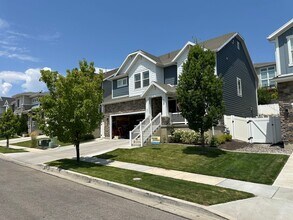 Building Photo - 568 W 4050 N