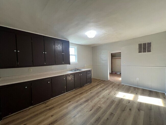 Foto del edificio - 3 Bedroom House on the edge of FD $950