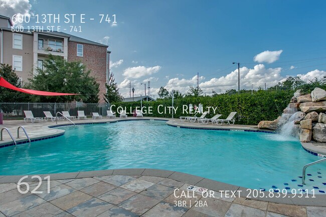 Foto del edificio - 600 13TH ST E #741