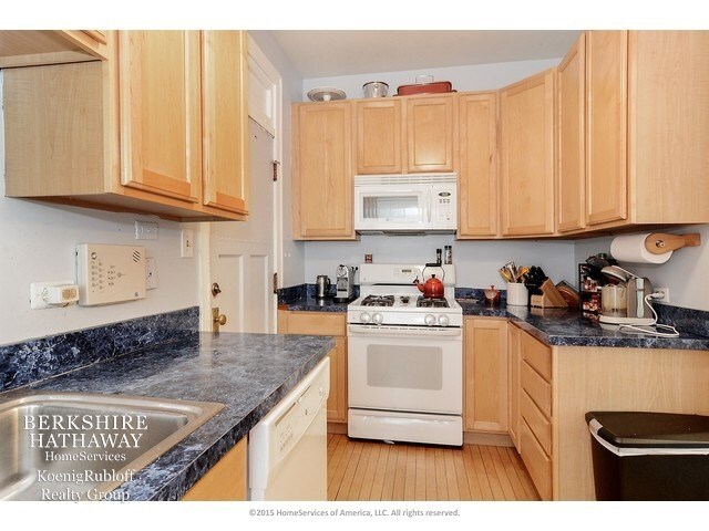 Building Photo - 550 W Brompton Ave