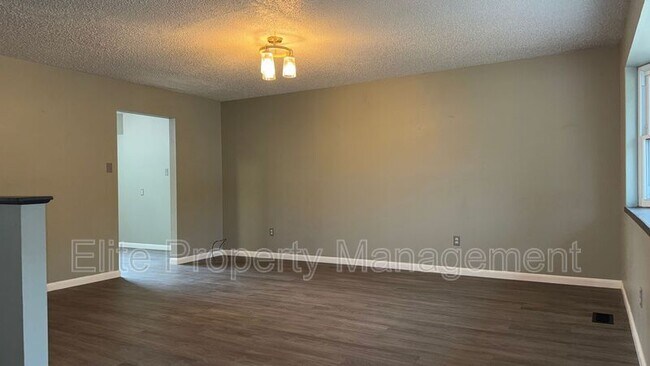 Foto del edificio - 4030 Ridge Dr