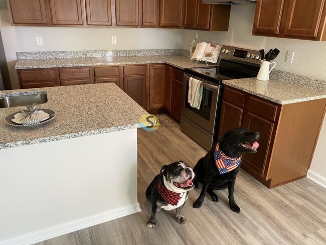 Building Photo - Spacious 2 bedroom 2 bathroom in the heart...