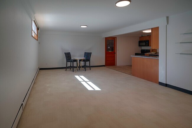 Foto del edificio - 540 N 83rd St