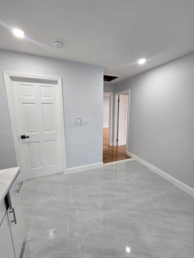 Foto del edificio - 251-25 Thornhill Ave