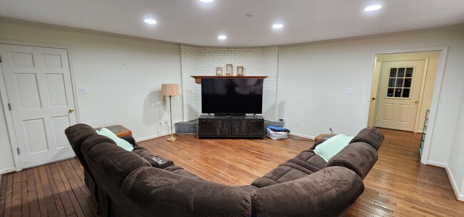 Foto del edificio - 4212 Misty Ridge Dr