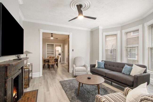 Foto del edificio - $1495 ? Tastefully furnished 1BR Apartment...