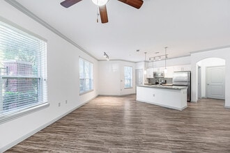 Building Photo - Regard at Med Center