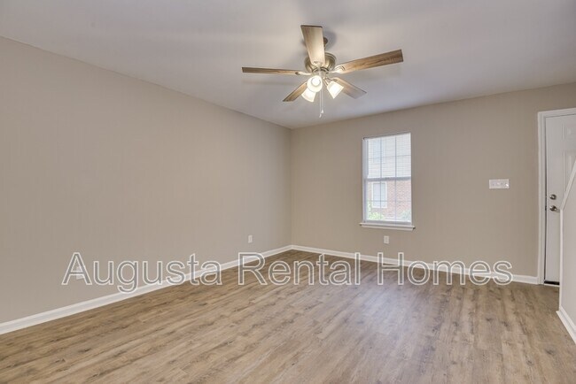 Foto del edificio - 140 Chalet N Blvd