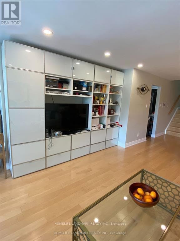 Photo du bâtiment - 186 Upper Canada Dr