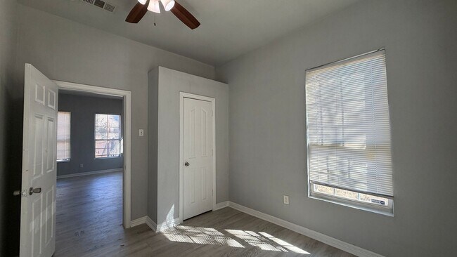 Foto del edificio - Newly Remodeled 3-Bedroom Home with Open Layout & Fenced Backyard in Dallas