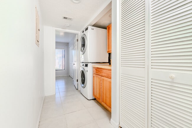 Foto del edificio - 1515 Huntington Ln