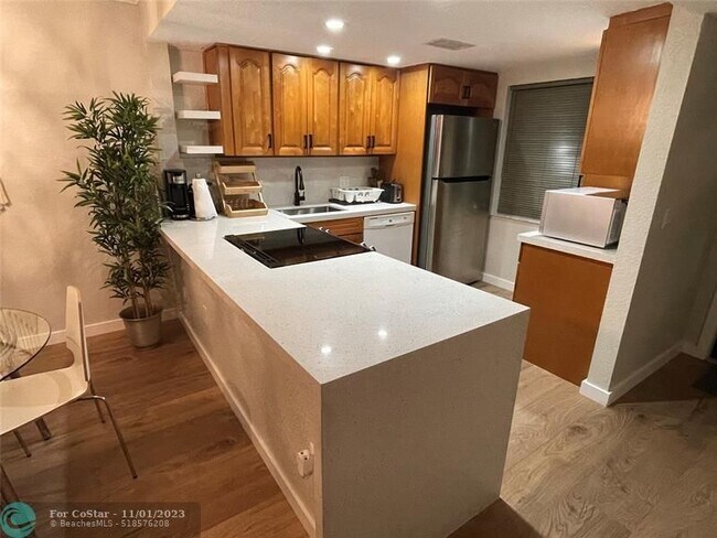 Foto del edificio - 9872 Marina Blvd