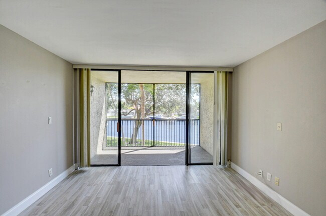 Building Photo - 14 Royal Palm Way