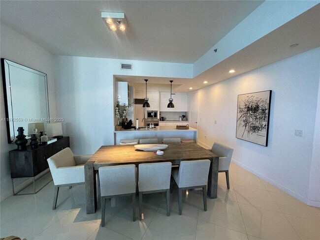 Foto del edificio - 15811 Collins Ave