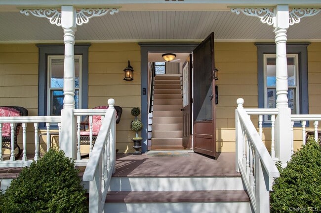 Building Photo - 112 Charles Colman Blvd