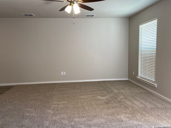 Building Photo - Affordable in Bell Farms