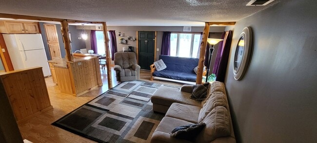 Building Photo - Fully Furnished 3 Bedroom Cabin