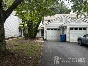 Building Photo - 81 Woodmere Dr