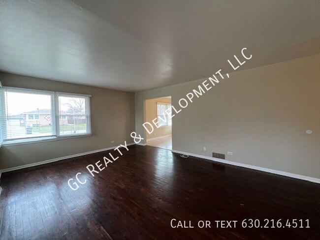 Foto del edificio - *** 3 BDRM - 1.5 BTH / PET FRIENDLY / FINI...