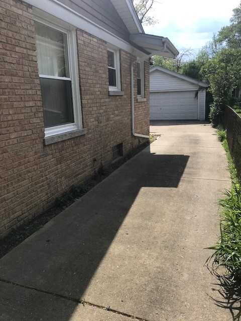 Building Photo - 229 Thelin Ct
