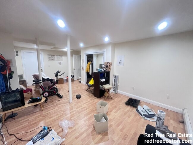 Foto del edificio - 12 Dean Rd