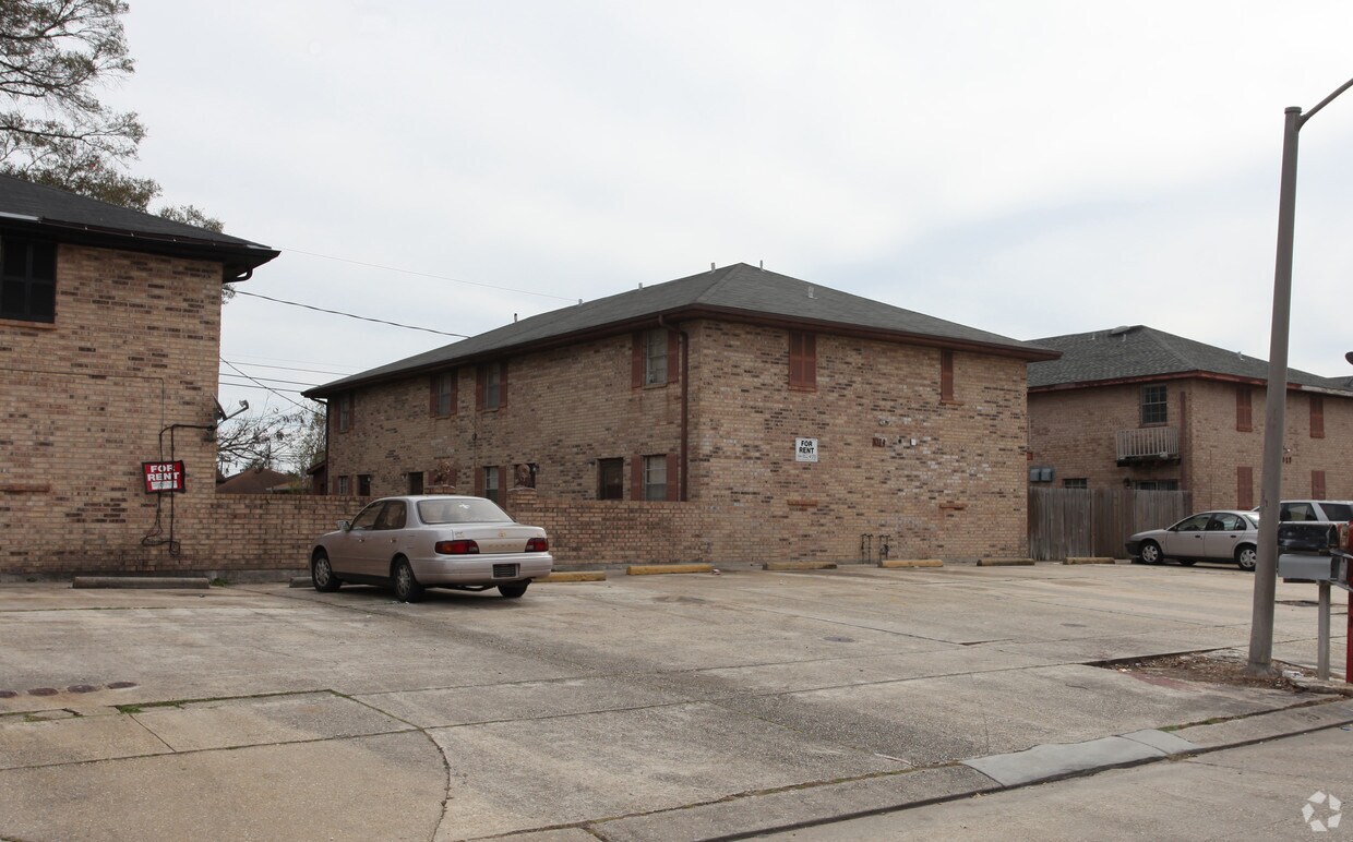 Building Photo - 1009-1013 Dimarco Dr