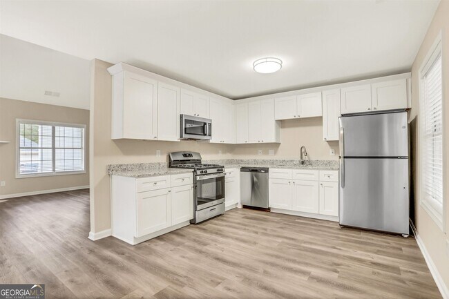 Building Photo - 765 Reeves Lake Dr SW