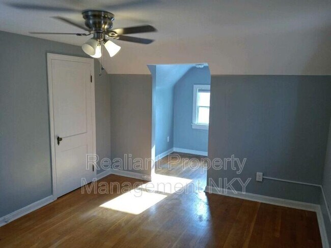 Foto del edificio - 98 Pleasant Ridge Ave