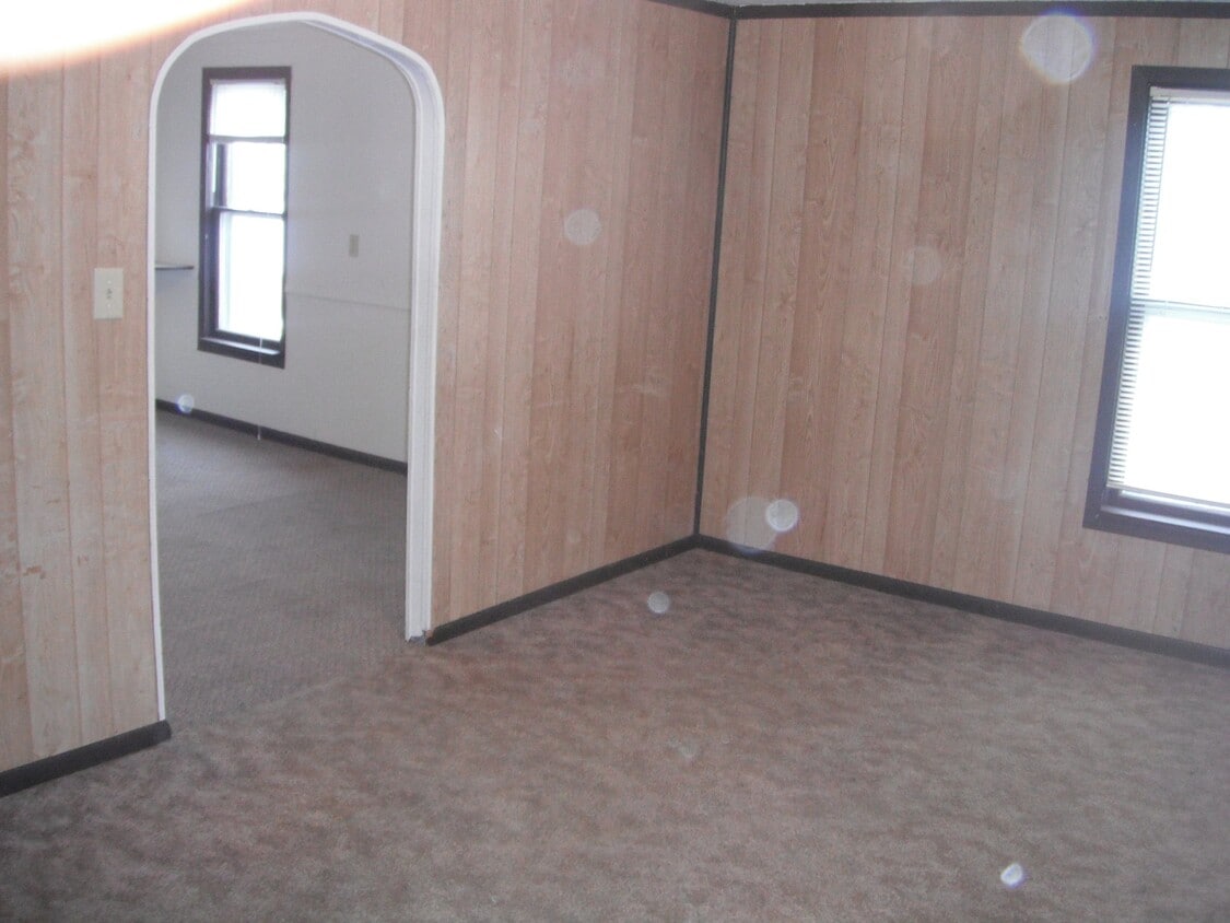 Building Photo - 209 Paul Ave N