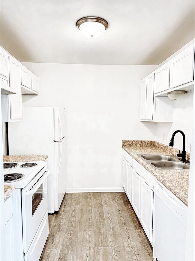Building Photo - Spanish Lake Apartments