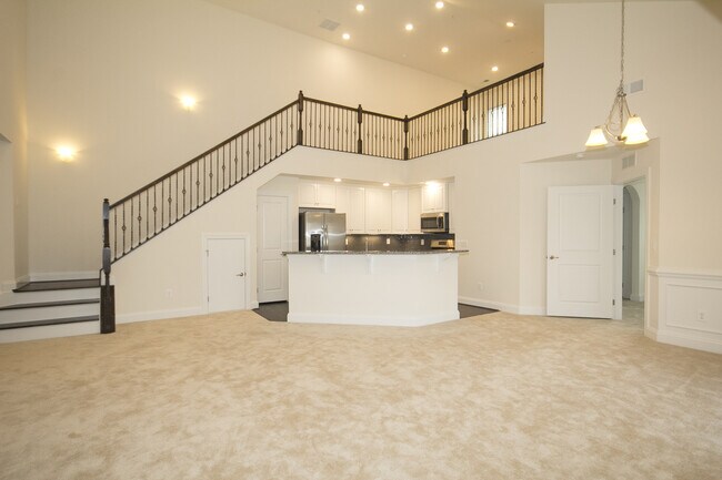 Foto del edificio - Stunning Penthouse Condo w/ Loft in 55+ Co...