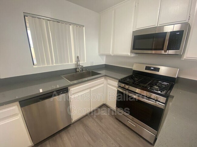 Foto del edificio - 453 W California Ave