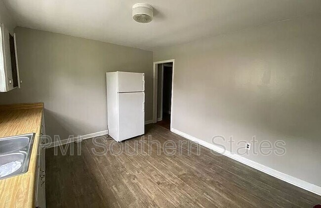 Building Photo - 123 S 711