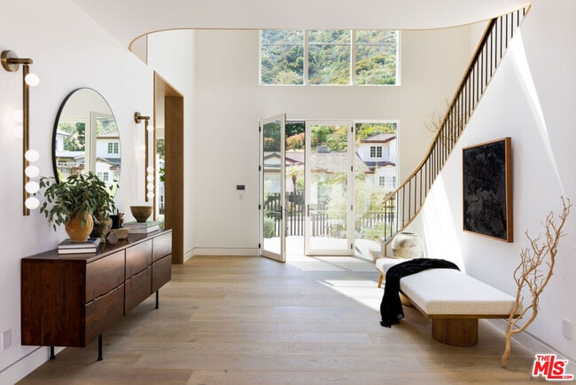 Building Photo - 2100 San Ysidro Dr