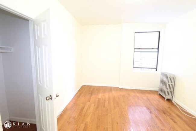 Foto del edificio - 1 bedroom in Queens NY 11354