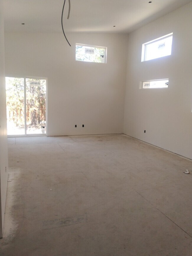 Building Photo - 16488 Bassett Dr