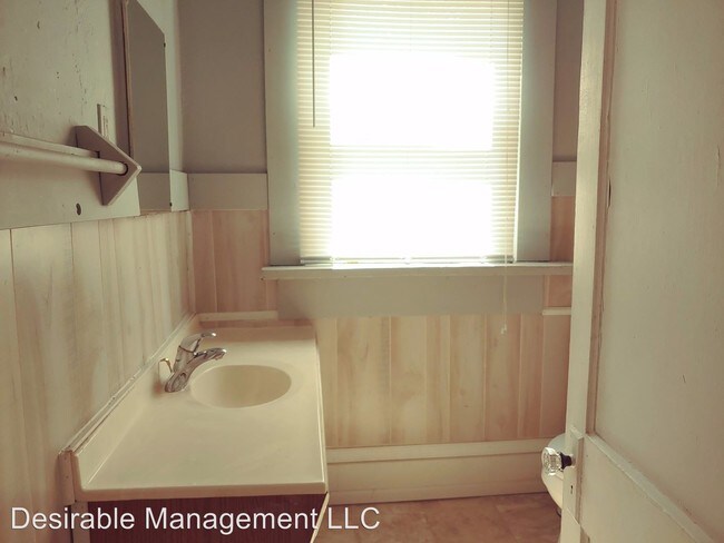 Building Photo - 1 br, 1 bath House - 306-1/2 Hollywood Avenue
