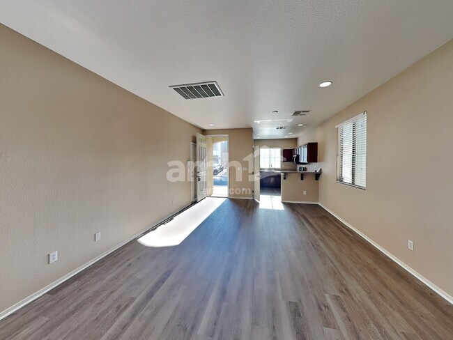 Building Photo - 1861 Versante Ave