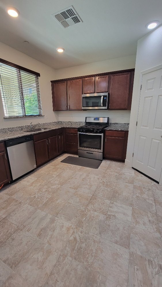 Foto del edificio - Beautiful home nestled in the Natomas area...
