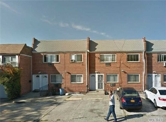 Foto del edificio - 16015 Horace Harding Expy