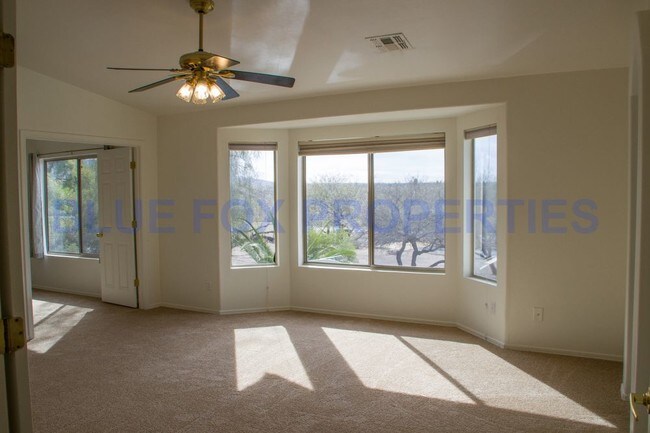 Building Photo - STUNNING 4 BED W/ POOL & VIEWS