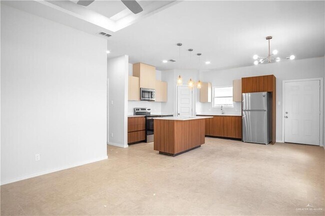 Building Photo - 700 N Alexandrite Ave