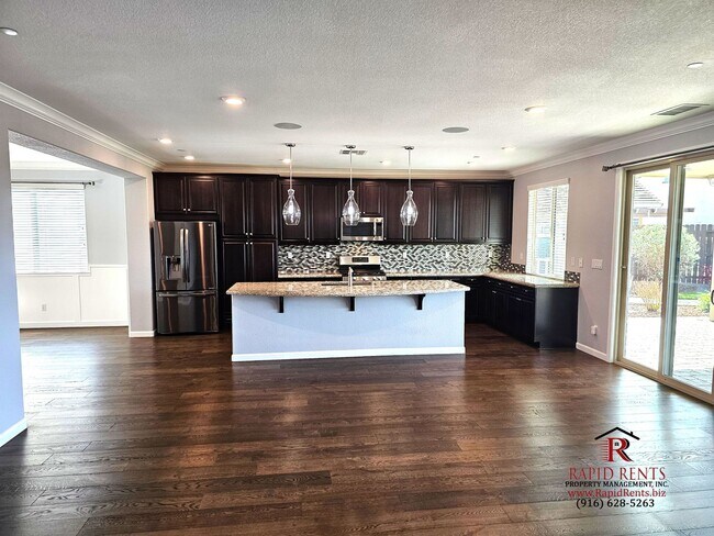 Building Photo - Beautiful Solar Home Located in Sacramento...