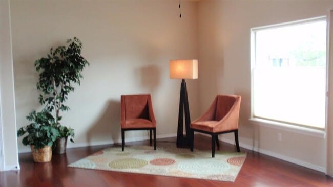 Foto del edificio - Wonderful Home With Community Pool!