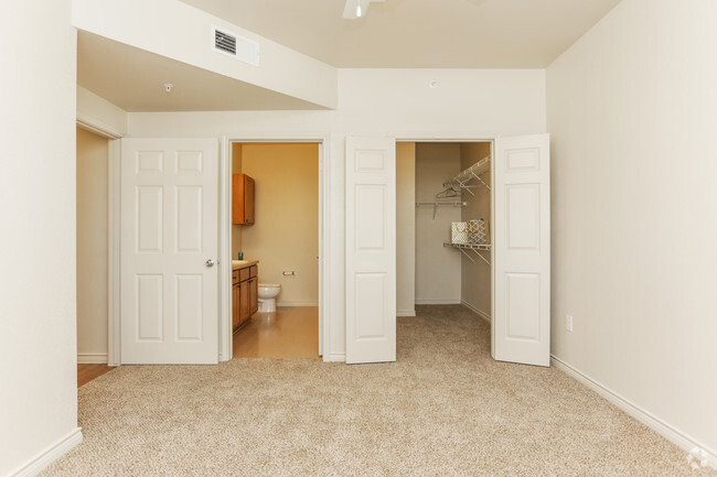 2HAB, 2BA - 989 ft² habitación principal - Woodlawn Ranch Apartments