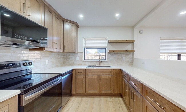 Building Photo - For Rent – Newly Renovated Modern Beach Duplex